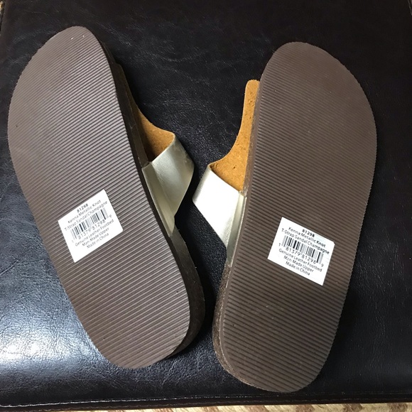 Brand New Boutique metallic knot T-strap sandal - Picture 3 of 5